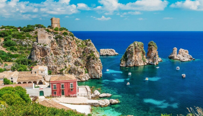 Scopello e i suoi Faraglioni: un angolo di paradiso in Sicilia